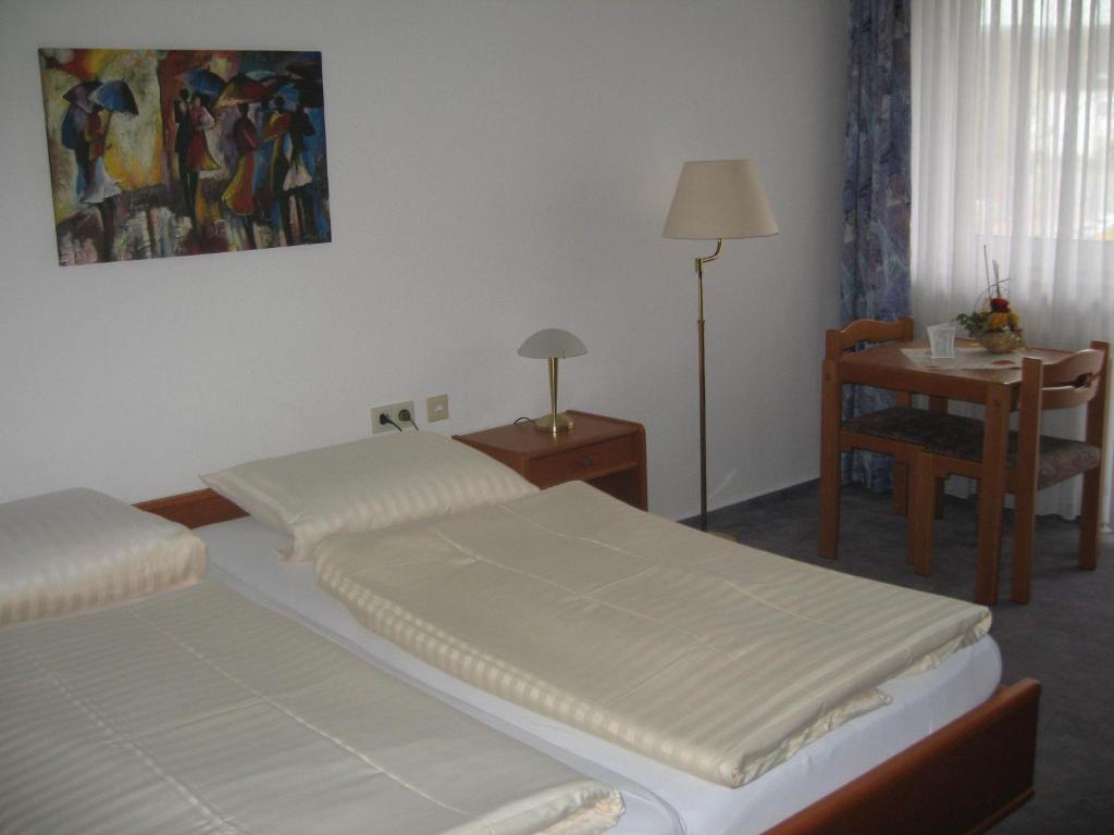 Hotel Alt-Holzhausen Bad Pyrmont Room photo